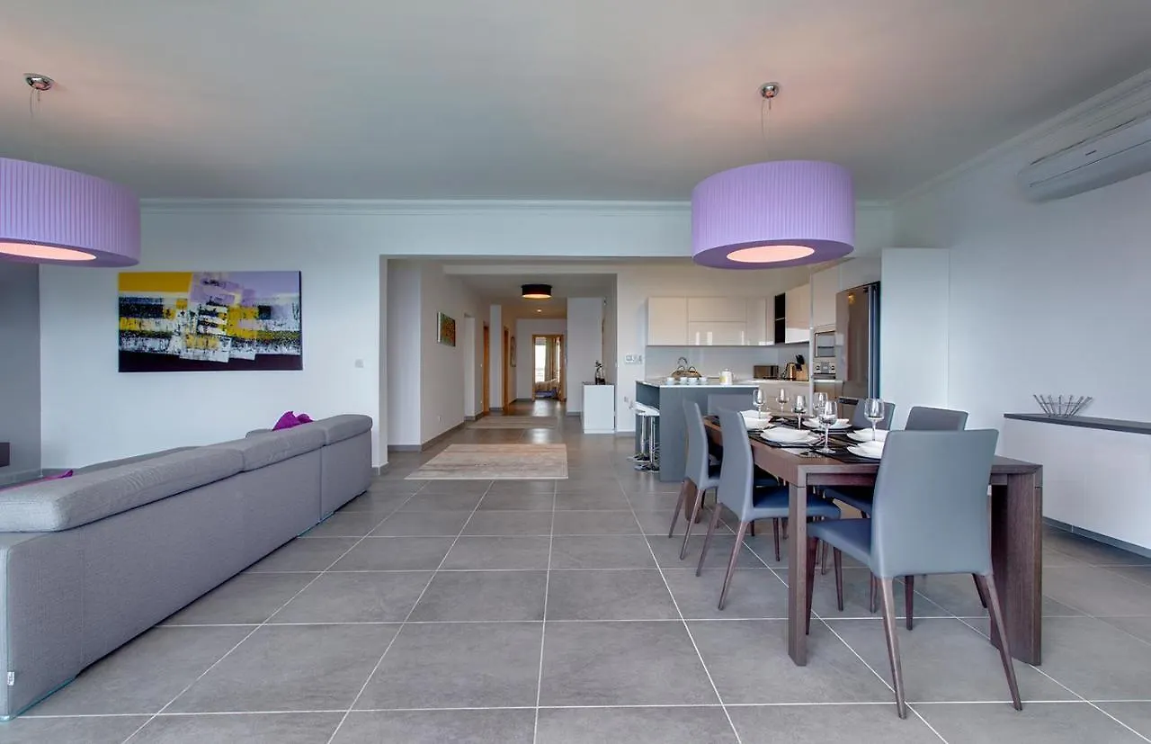 Seafront Apartment Sliema 0*,